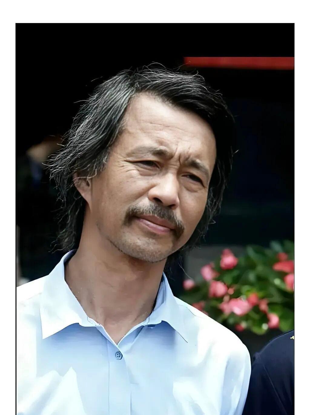 | 沈巍说·周星驰电影看不下去 |
沈巍说错了。
周星驰的电影，说的是底层聪明人