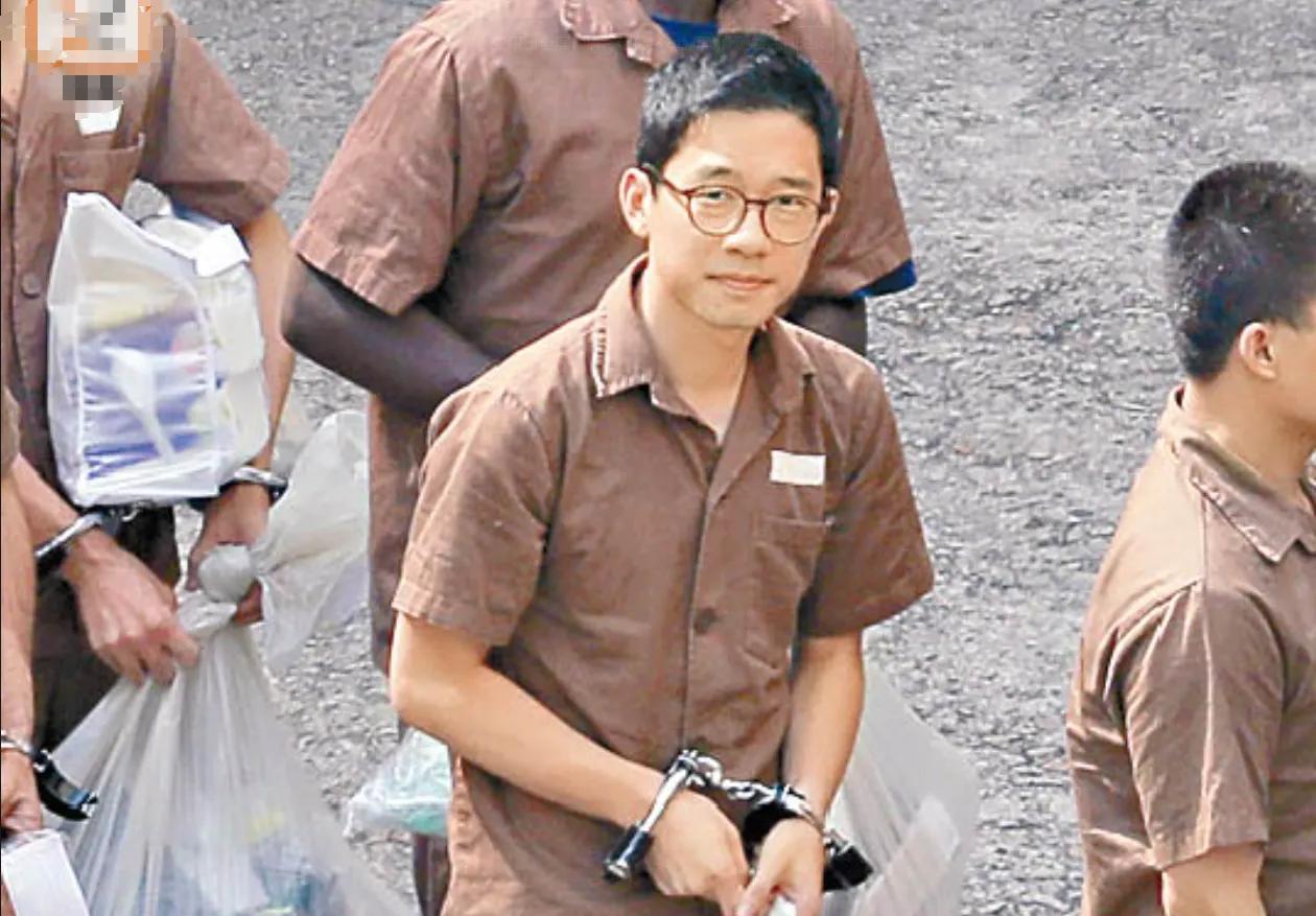 “港独”分子罗冠聪入境新加坡被扣留并拒绝入境。
新加坡《联合早报》9 月 29 