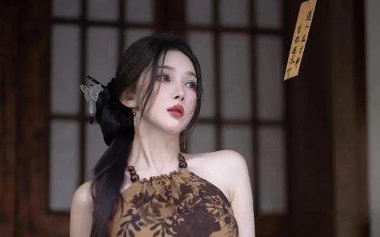 我被人诬陷杀人犯，我找家人联系律师，却被告知是我亲妈举报我的