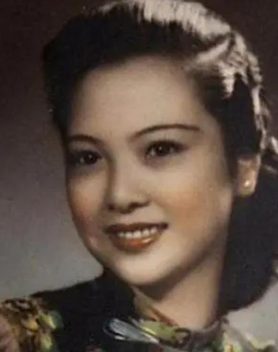 1978年，一伙人带走了张春莲，她平静地留下信。



那是一个寻常的黄昏，陕北