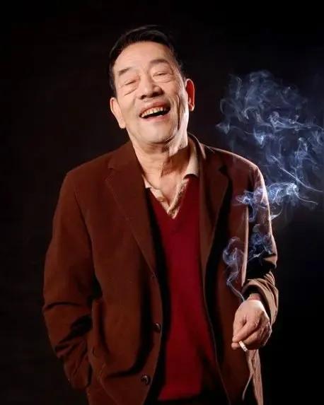 老话说得好，多子多福。杨少华有五个儿子。长子杨威，说相声。次子杨进明（义子），拜