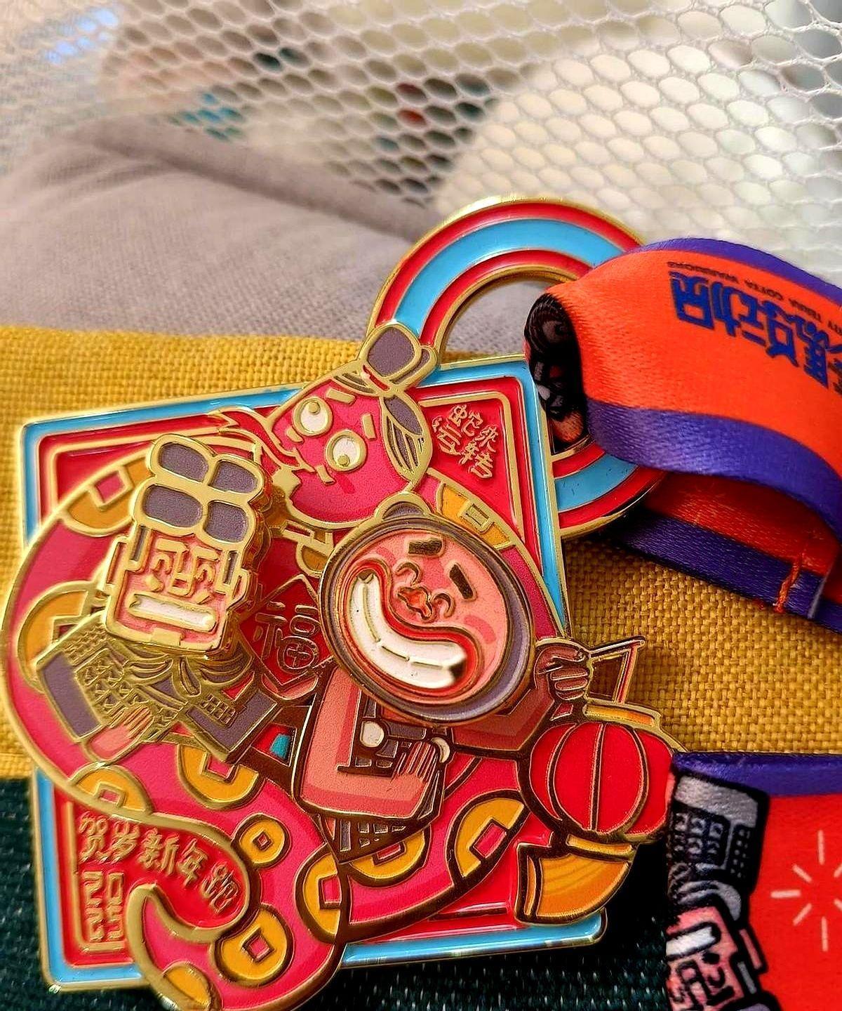 汪峰在采访里的一段剖白让吃瓜群众炸锅了！
七周年纪念日当天刚做完手术的他，听见陪