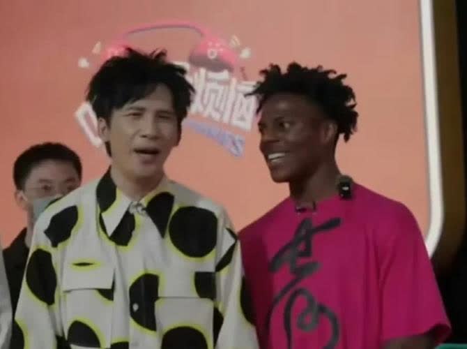 大家发现没？大张伟这人，真不能细琢磨，越琢磨越觉得他情商智商双高！


就