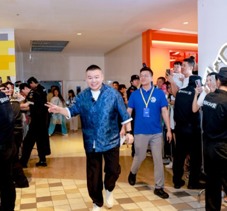 岳云鹏的人气、热度，同行只有羡慕的份！7月19日晚，岳云鹏在沈阳举办4000人相