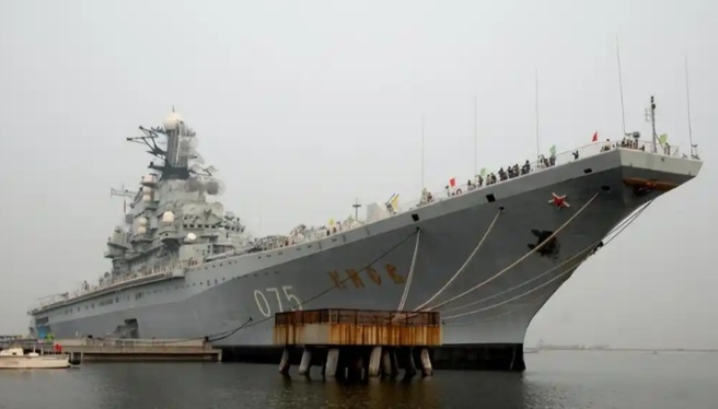 五常中唯一不能造航母的国家，军力很强大，美国再嚣张也不敢惹。



说到俄罗斯，