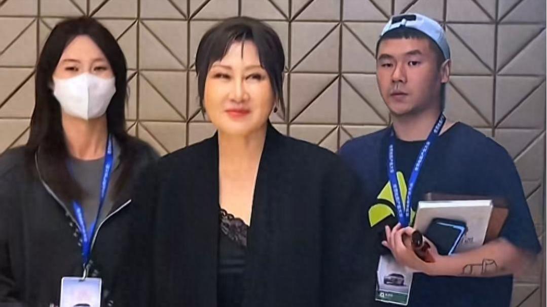 最近张凯丽可以说是热搜上的常客了