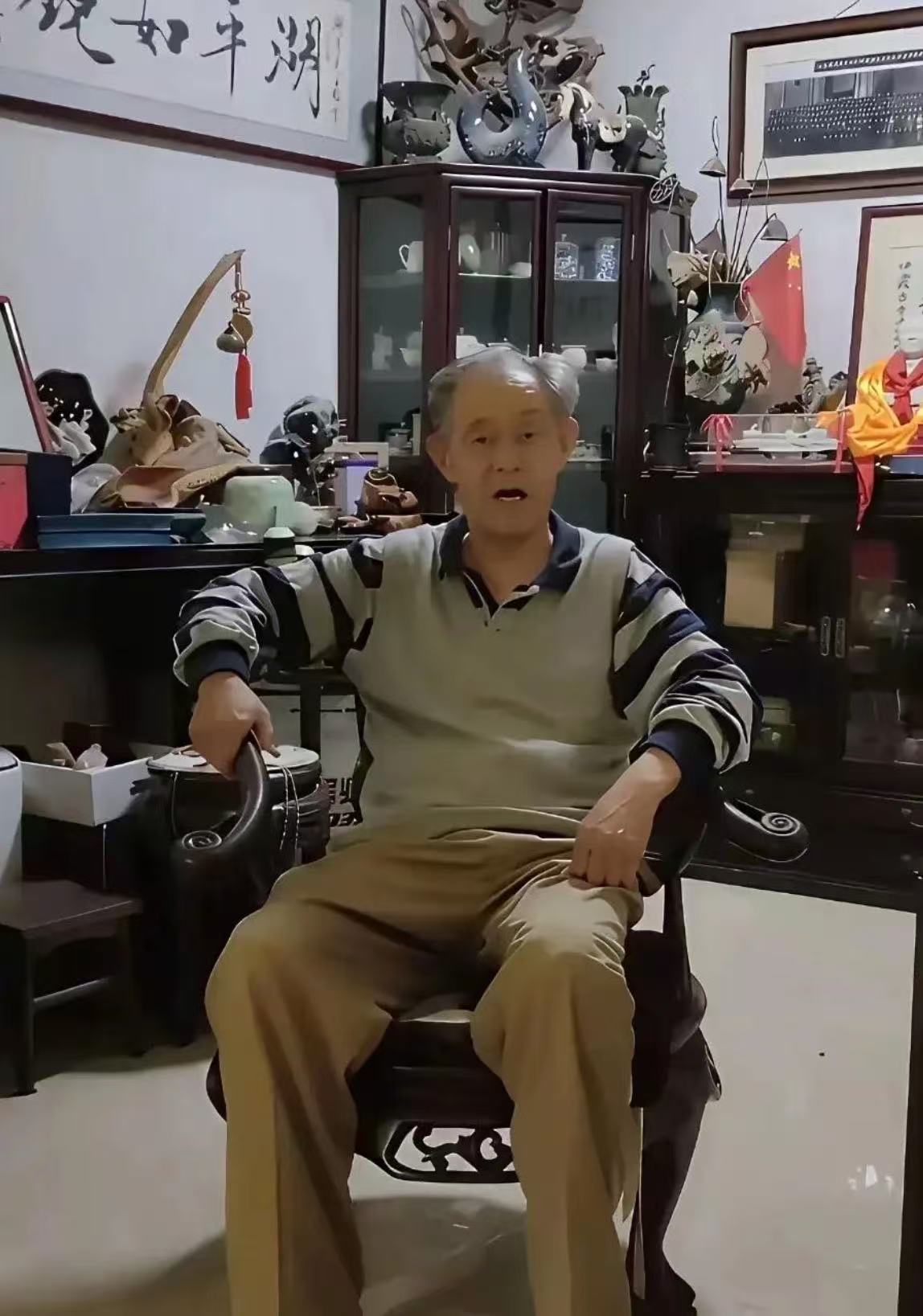 南博老院长也不容易，我们要相信他是“清廉”的，身后这些“古董”，肯定都是“伪作”