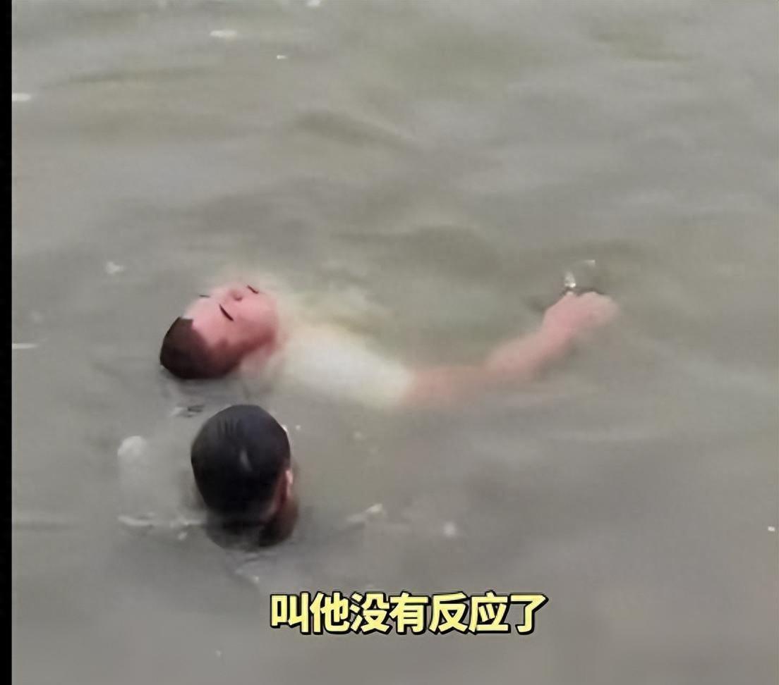 “绝对是一等功！”夫妻俩赌气跳湖，3人去救竟也被困！陆军少校连救4人体力透支，竟