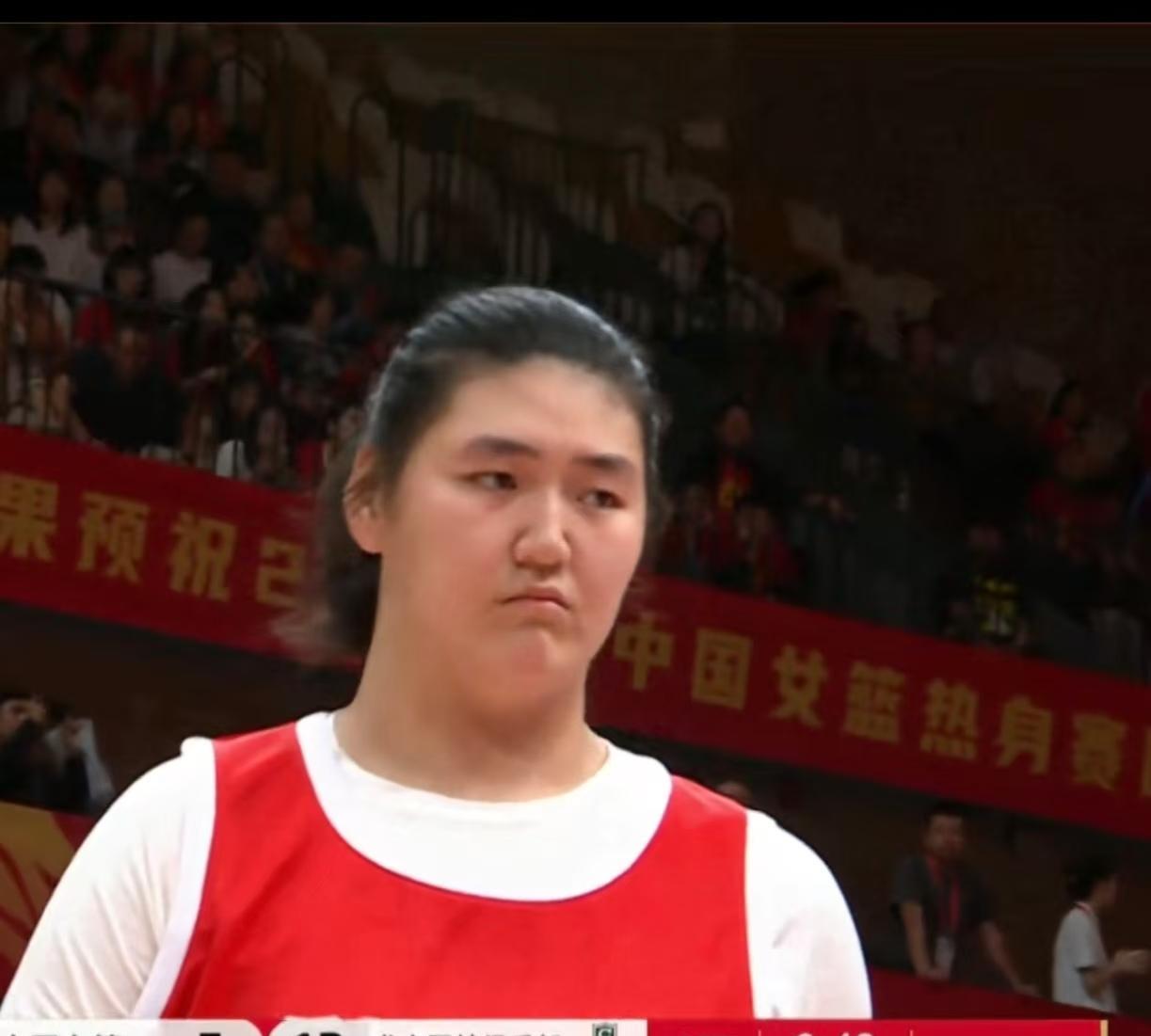 看了女篮热身赛后，受到了深刻的启示：张子宇要扛起内线大旗，任重而道远啊！如果她不
