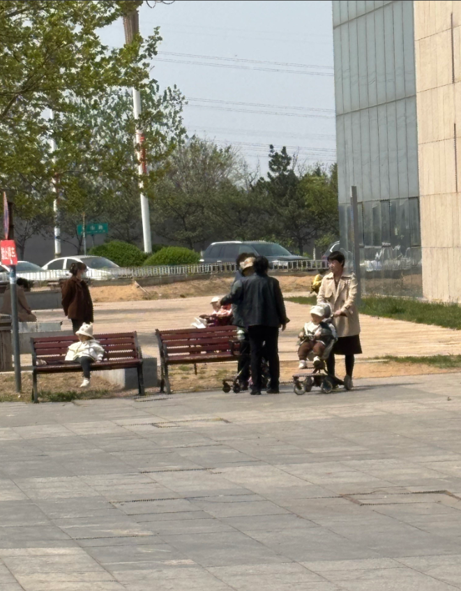 老人折腾孩子们的原因真的是各种各样啊。
     我老岳母折腾人是另外一种方式，