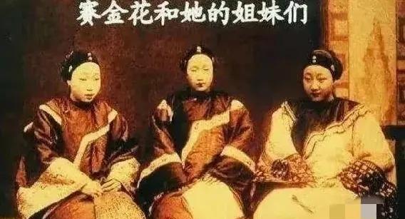 这个把“护国”挂在嘴边的女人，到死都没让班里的姑娘赎身，在1936年她咽气时，床