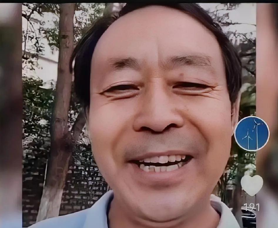 王庆民一拳头下去，马保国大师的“神功”当场破功！
这位号称出身武术世家、在英国开