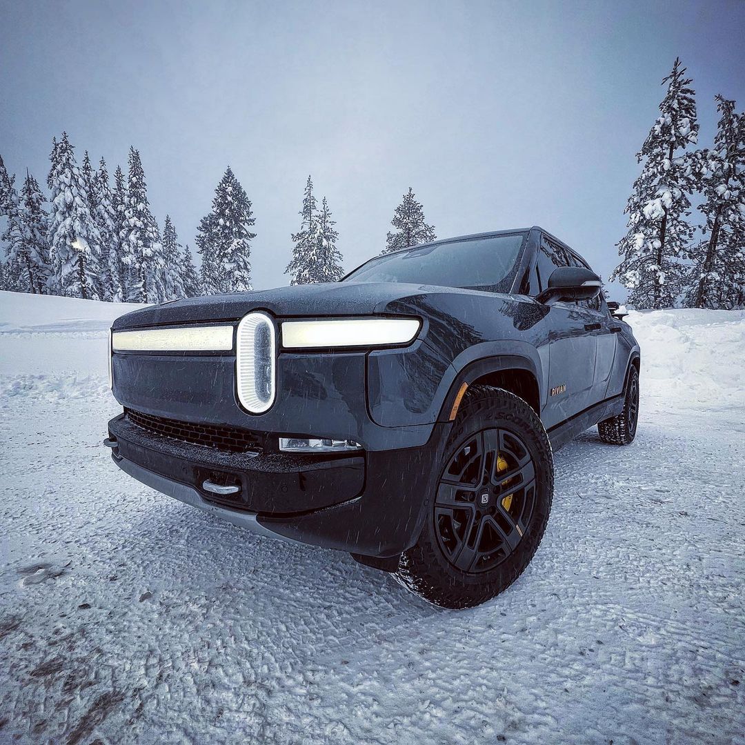 Rivian在2025年交付了42247辆汽车，比2024年减少了18%～