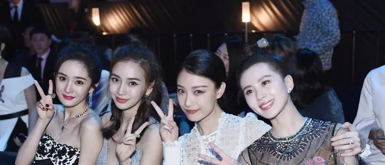 完了，这张合影被下了魔咒了！

杨幂今年38岁，离异单身！

杨颖今年3
