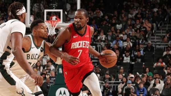 火箭记者: 昨天比赛间隙杜兰特和范乔丹聊到了季后赛