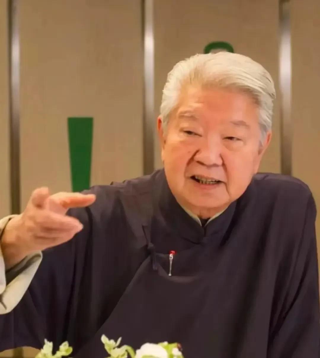 蔡澜说，最可爱的女人有三种，其中一种，就是爱吃，爱笑，没心眼。一般贪吃的女人都没