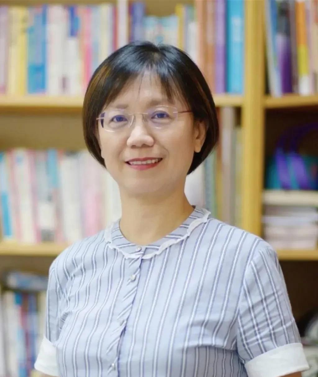 滞留台湾省的日本人矢板明夫今天凌晨在社交平台发文嚣张妄言叫嚣称，国民党立委翁晓玲