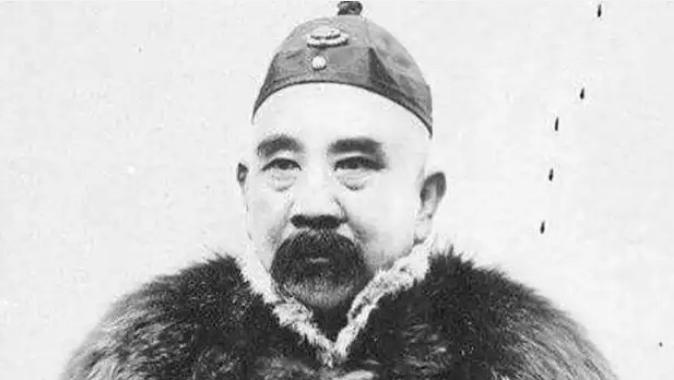 “辫帅”风流账： 迎娶一妻十妾，生下九子五女，张作霖上赶着结亲