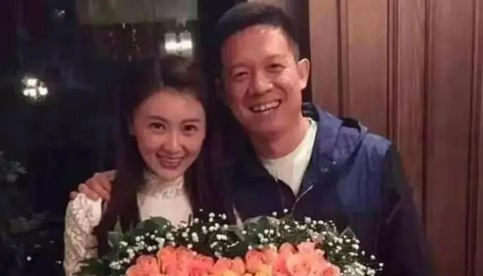 甘薇贾跃亭离婚，40亿传闻背后的真相。
就在昨天，娱乐圈和商界同时被一则重磅消息