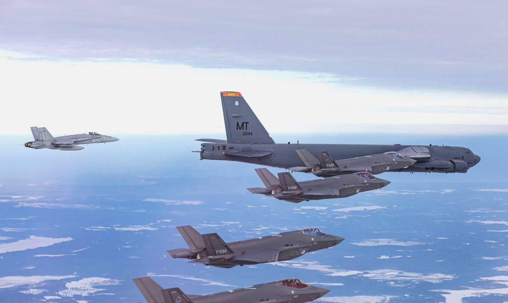 2月24日，美国空军B-52战略轰炸机与芬兰空军F/A-18C、荷兰皇家空军F-