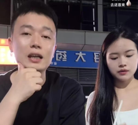 反转！秋爸彻底不装了？正式公开跟圆圆的关系。又被网友猜中了。昨天，圆圆再次出现在