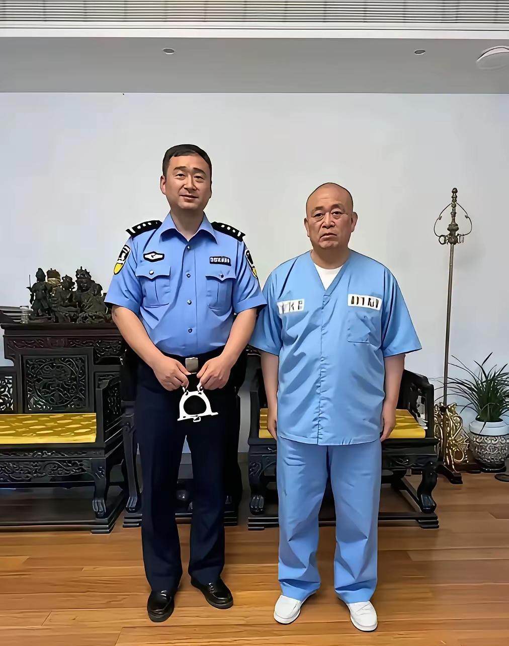不出意外的话
以后没有少林寺方丈、住持的释永信了
只有凡夫俗子刘应成了…
不知道