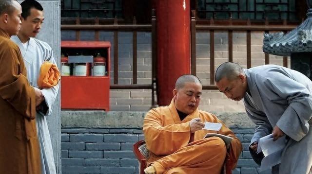 女主持集体“躺枪”释永信风波：黑丝袜咋就成了“背锅侠”？
最近啊，释永信那事儿简
