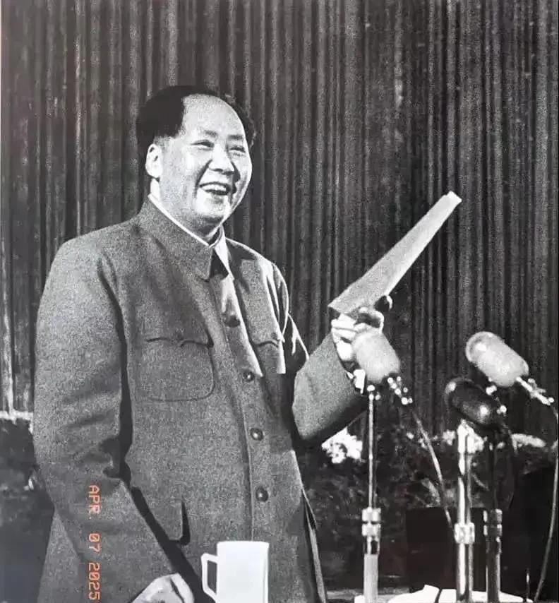 2003年12月26日
是老人家诞辰的110周年
也是在这一天
他的曾孙落地了
