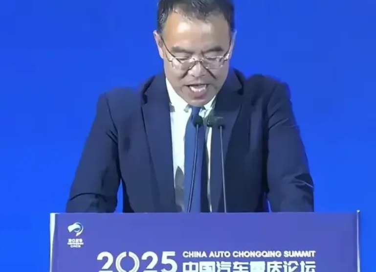 吉利副总杨学良演讲效果特别明显：
甲：我实在恨自己，咋会一时糊涂买了吉利的车，立