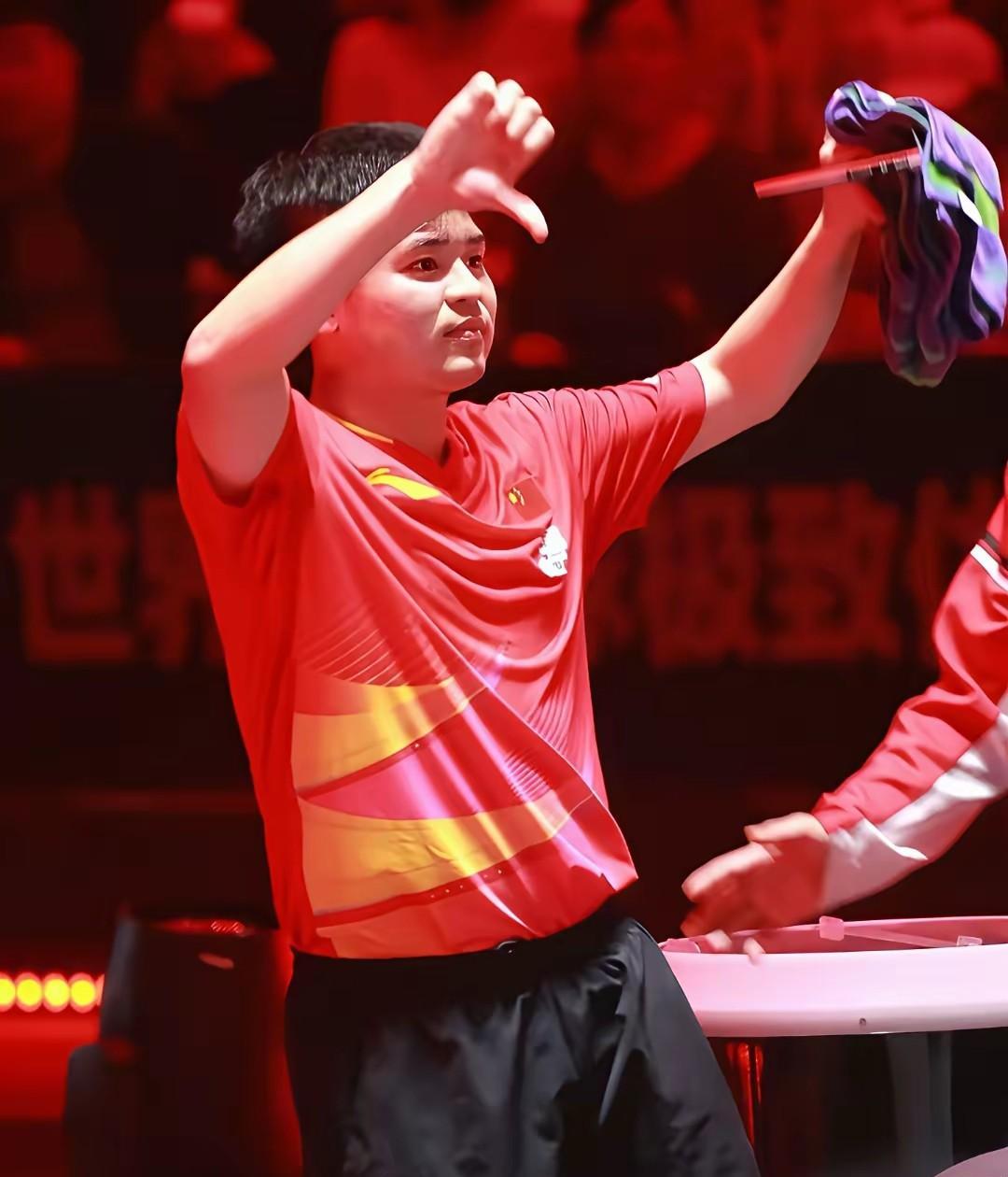 林诗栋再战小布。
历史两人5次交手，林诗栋2胜3负略占下风。
林诗栋20岁，小布