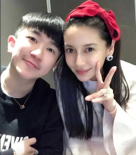 我好像有点儿理解黄晓明了
杨颖哪哪都好
但是她有一个很要命的问题，那就是和朋友太