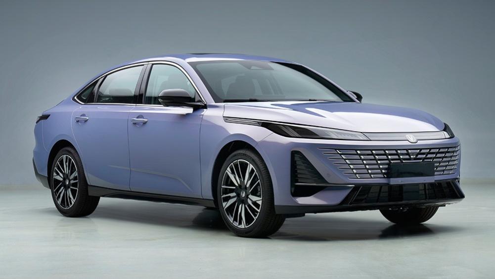 新增电动尾翼，新款长安逸动变时尚