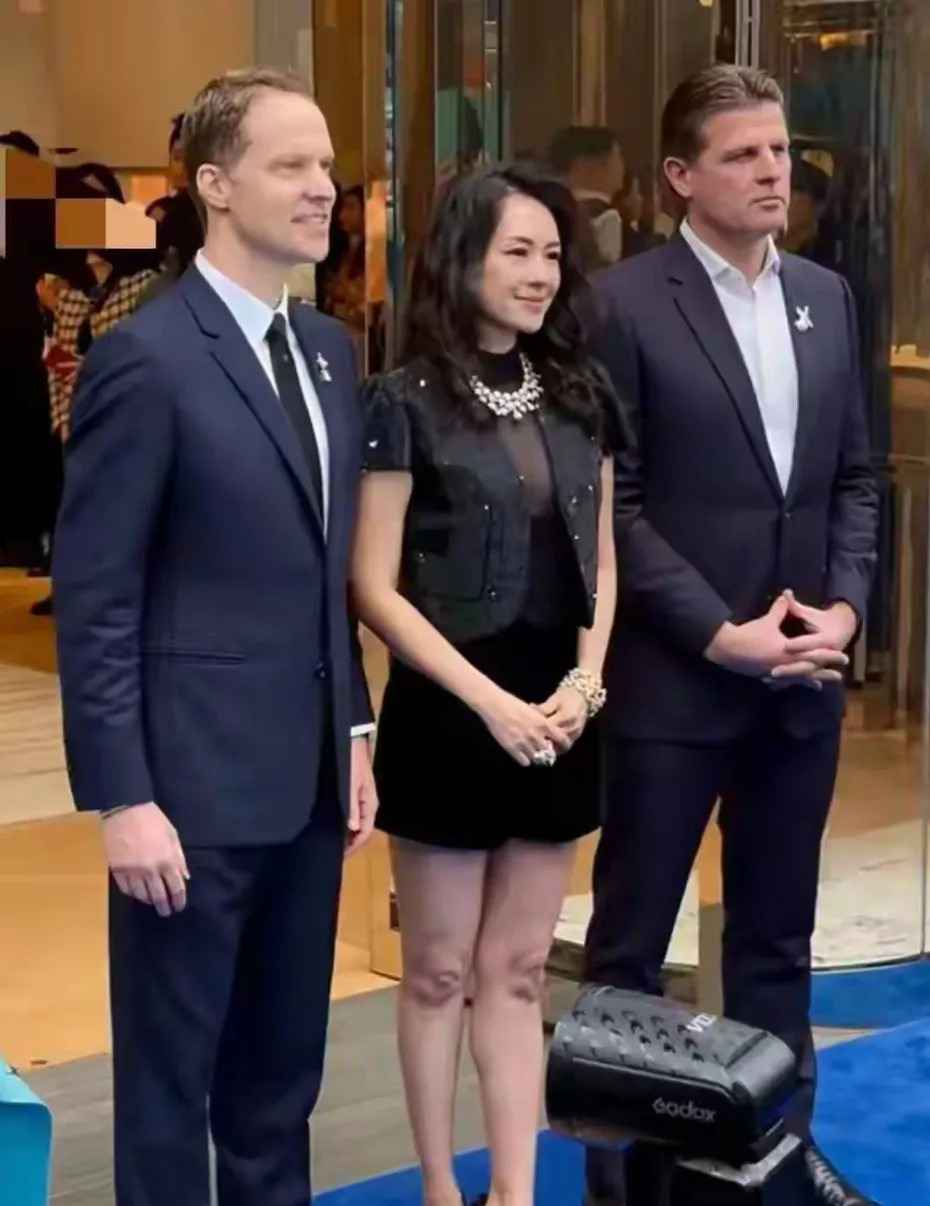 章子怡顶奢活动状态引热议











不敢相信！国际章，那个在红毯上永