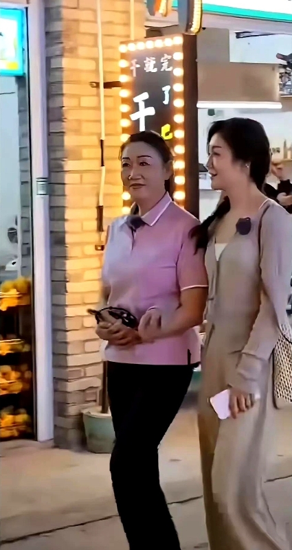 陈梦的妈妈估计难受死了

不是因为陈梦不给钱

也不是没找老伴，而是61了，还有