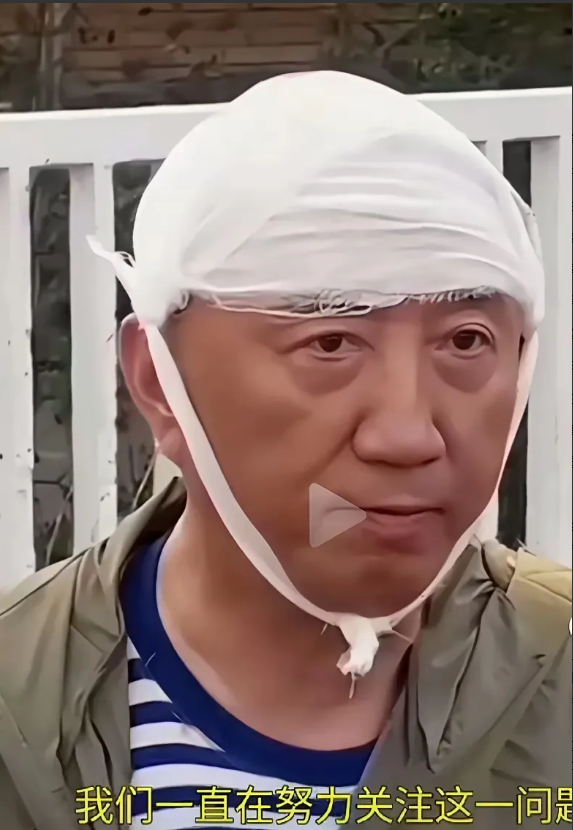 这个人受伤了。还是头部。
 在库尔斯克地区，这个人被乌克兰无人机击中了，头部受了