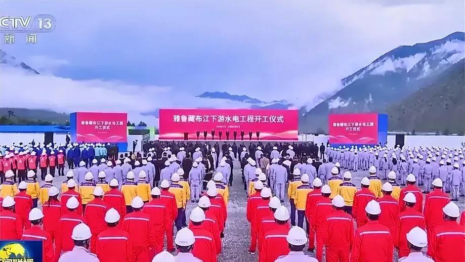 巴巴羊：你们干嘛停我们家的水？
阿   三：谁停你们家的水了？
巴巴羊：你们在上