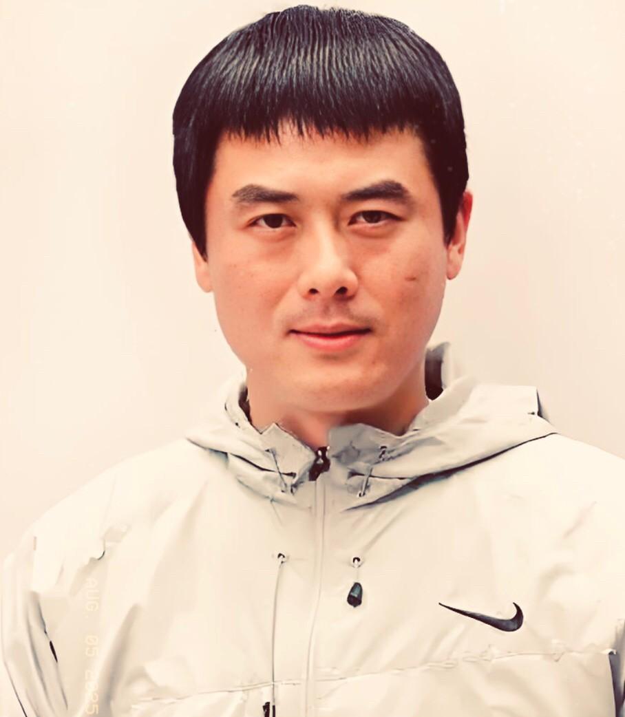 九十年代上海足球的两位“型男”门将，你更喜欢谁？
在蔡建林和贾春华之前，上海足坛