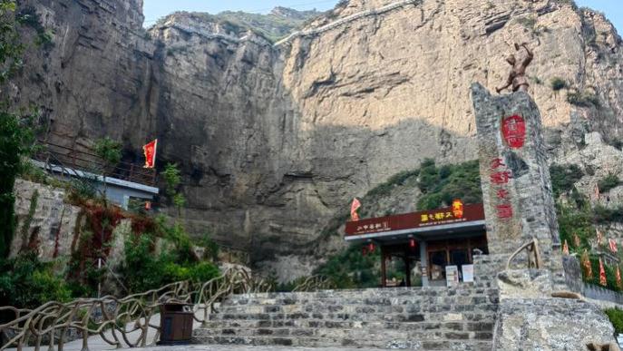 晋商遗韵嵌山崖｜运城黄河大梯子崖深度游：在千米栈道上，触摸晋陕商道的千年脉搏