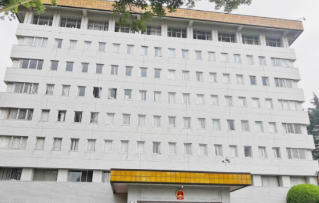 日本右翼势力对薛剑发出死亡威胁！中国要求驻日使馆人员避免外出。敢动薛剑总领事，就