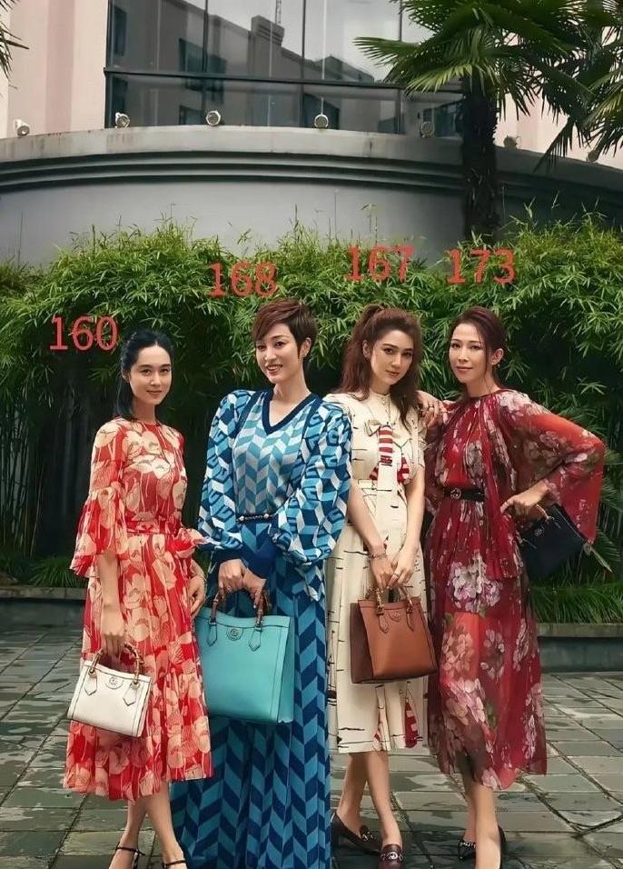 一直觉得朱茵矮？大漏特漏！只能说，她的闺蜜们身高太逆天，硬生生衬得她小鸟依人！