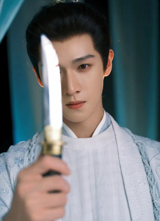 《尚公主》开播即炸！李昀锐又演“文臣脸武将身”，儒雅公子妆造温润如玉，下一秒拔匕