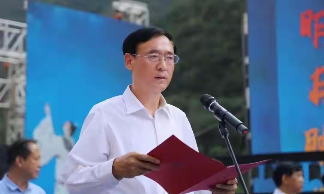 曾经主政新乡的张国伟投案自首了，这个消息对新乡市的官场冲击不小。
张国伟自201