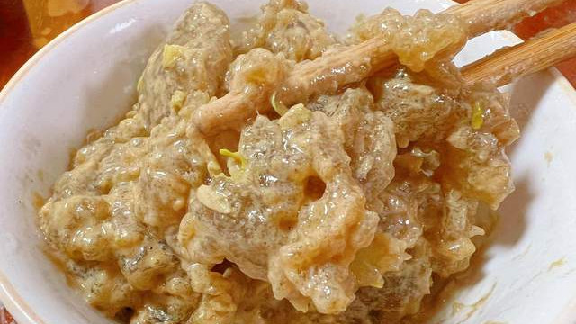 一个人的晚餐，晒朋友圈火了，网友：吃得太寒酸，没眼看！