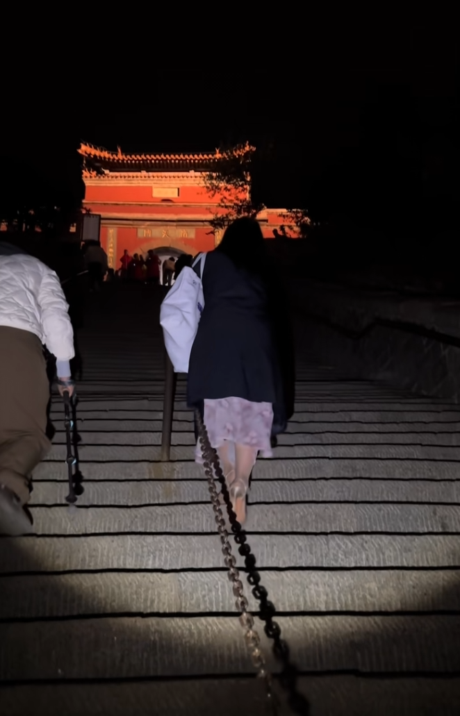 为什么会有人穿高跟鞋爬泰山啊？
