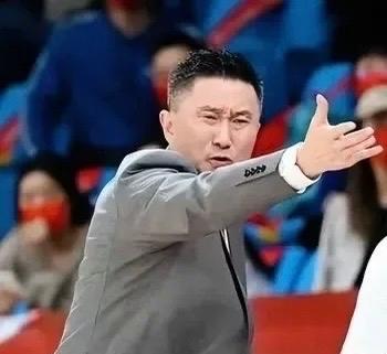 怒我直言，广东男篮首轮被淘汰出局，以下5个大概率被离队了，他们是：

1，伯  