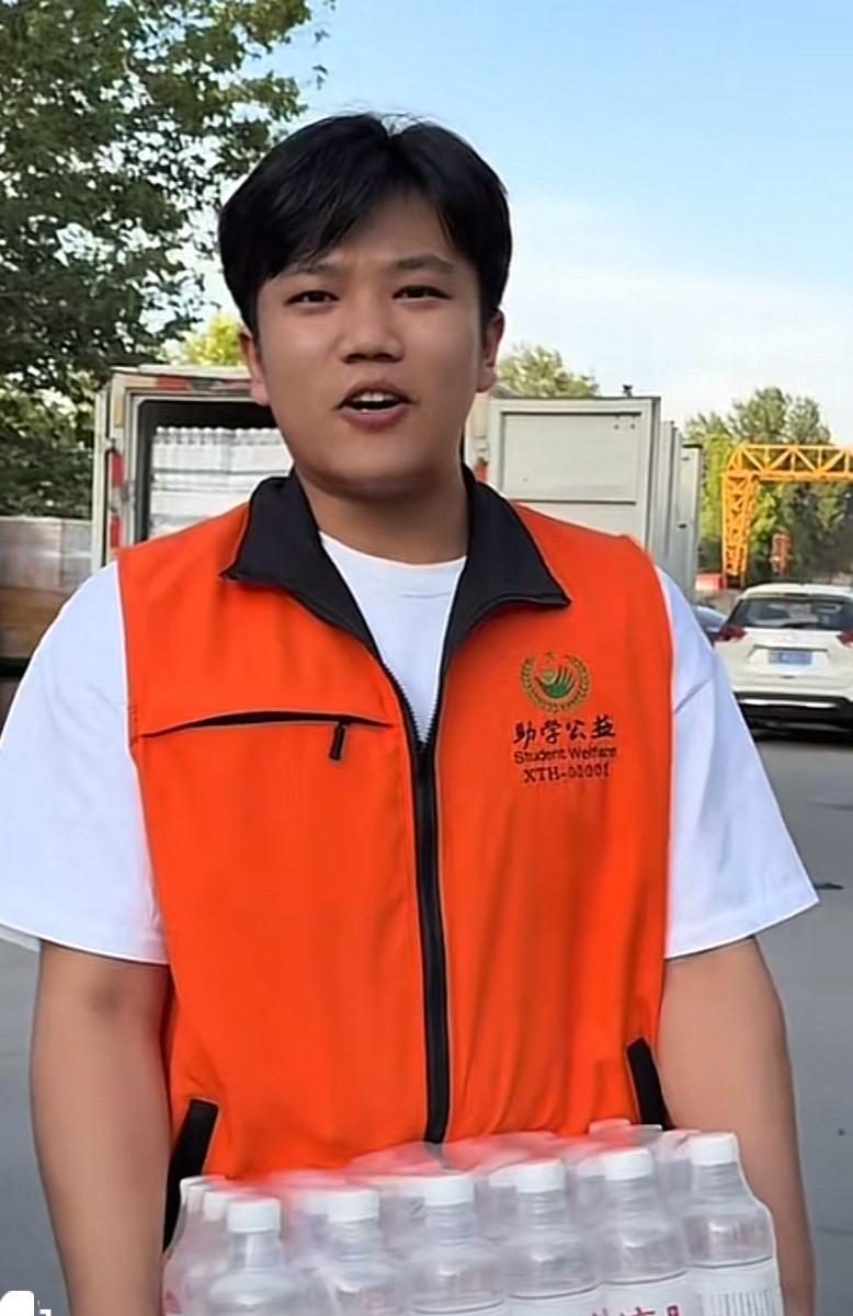 明天，一年一度的高考就正式开始了！今天，谢清帅更新了视频。在视频里，谢清帅与志愿