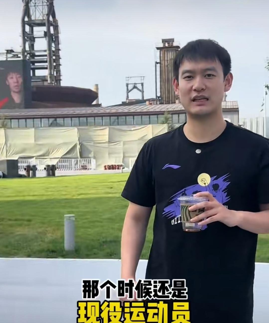 闫安说，是国乒的现役队员给他们带来了更多赚钱的机会，莎头组合何止带火了国乒，是带