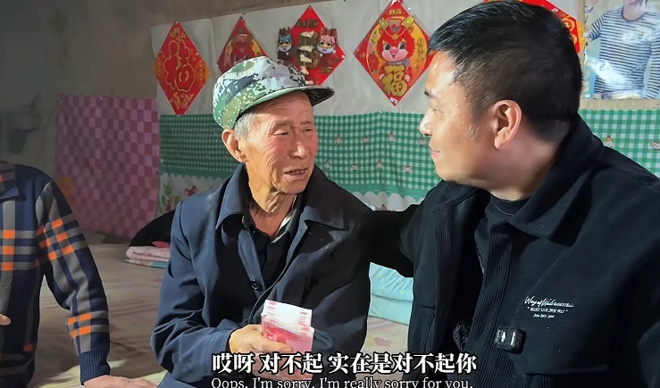 海哥有钱，为什么只掏2万块钱给贺老爷子家，这是因为海哥当时只取了这么多现金。当然
