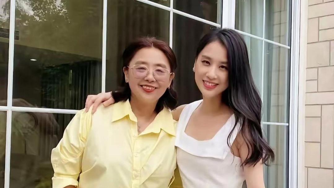 黄圣依离婚后的家庭困局：高知母亲的掌控与代际和解的艰难