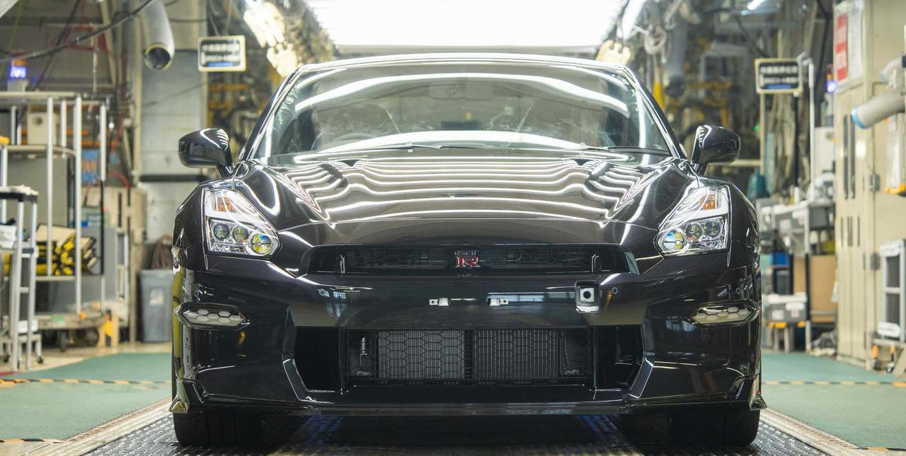 最后一辆R35 GT-R 撒由那拉了。18年的生产，R35终于走到了生产线的尽头